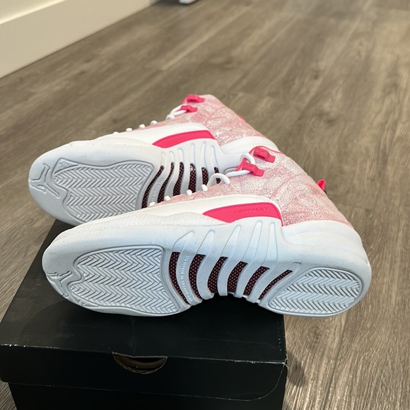 Jordan 12 white and pink size 5 youth - Picture 4 of 5